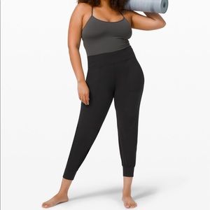Black Lululemon align joggers 28”